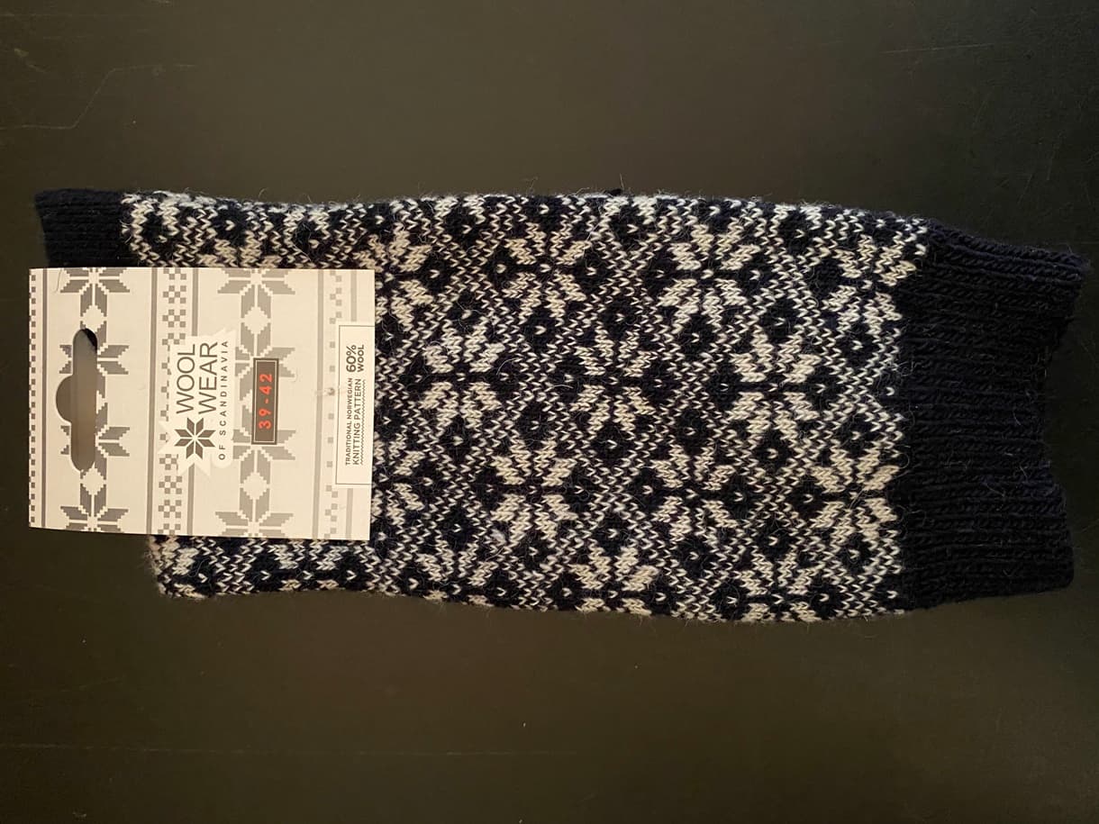 Wollsocken mit wunderschönem Schneeflockenmuster aus 60 prozent Wolle